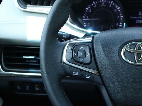 Used 2017 Toyota Avalon XLE Premium FWD image 22