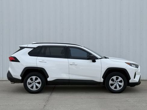 Used 2020 Toyota RAV4 LE FWD image 3