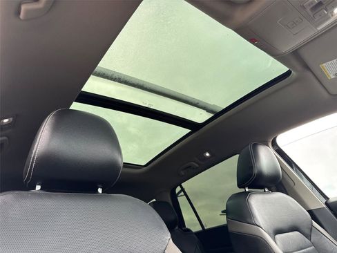 Used 2021 Volkswagen Atlas SEL Premium image 16