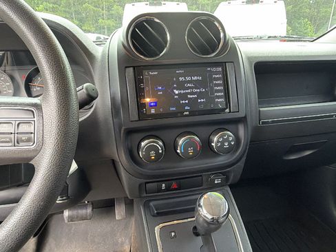 Used 2016 Jeep Patriot Sport w/ Power Value Group FWD image 30