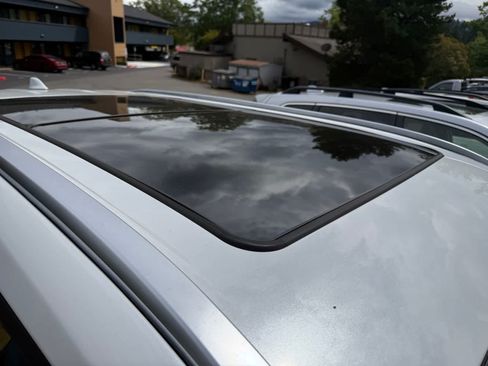 Used 2024 Toyota Highlander Platinum AWD/4WD image 5