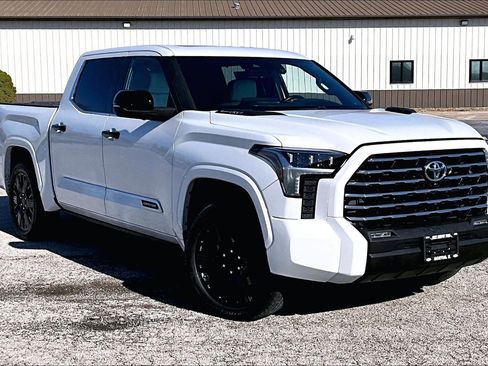 Used 2023 Toyota Tundra Capstone AWD/4WD image 36