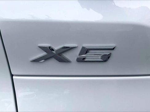 Used 2025 BMW X5 xDrive40i w/ M Sport Package AWD/4WD image 32