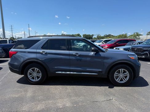 Used 2021 Ford Explorer XLT w/ Equipment Group 202A AWD/4WD image 9