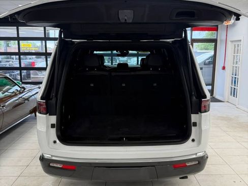 Used 2022 Jeep Wagoneer Series III AWD/4WD image 10