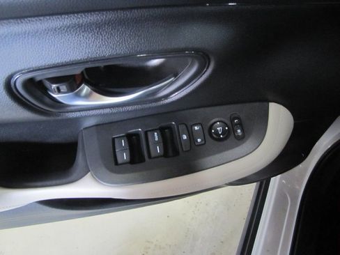 Certified 2025 Honda HR-V LX image 11