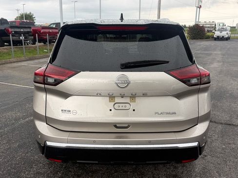Used 2025 Nissan Rogue Platinum FWD image 16