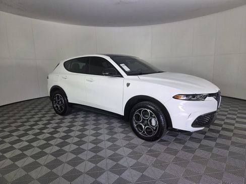 Used 2025 Alfa Romeo Tonale w/ Premium Package AWD/4WD image 3
