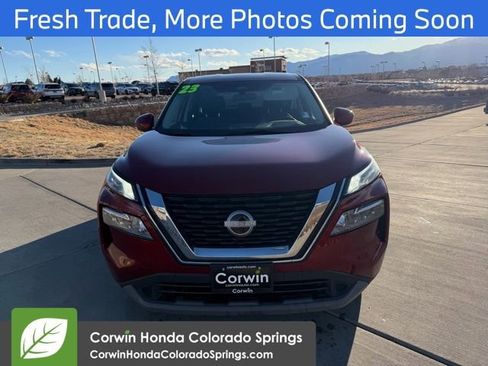 Used 2023 Nissan Rogue SV image 2