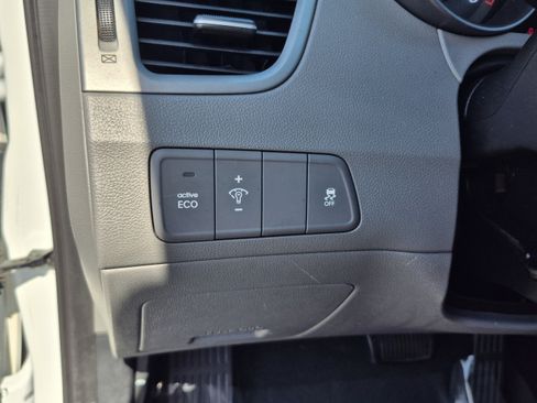 Used 2016 Hyundai Elantra SE FWD image 51