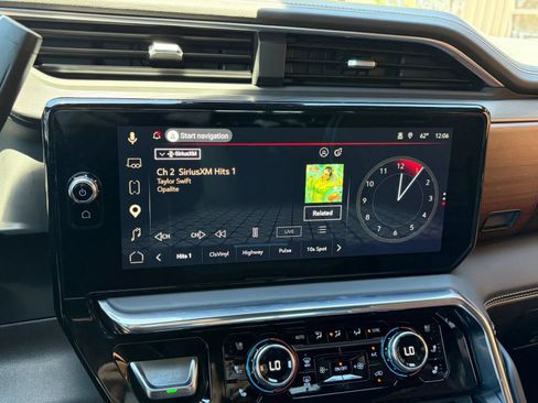 Used 2024 GMC Sierra 2500 Denali Ultimate AWD/4WD image 17
