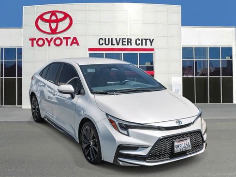 Used 2024 Toyota Corolla SE w/ SE Convenience Package FWD image 1