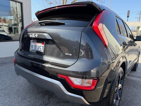 Used 2024 Kia Niro EX Touring image 18