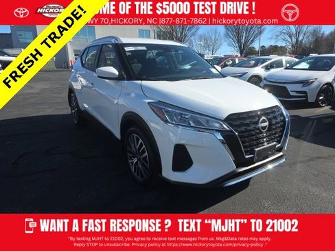 Used 2024 Nissan Kicks SV image 1