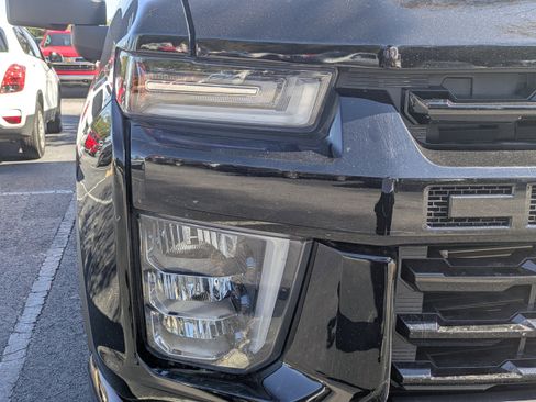 Used 2021 Chevrolet Silverado 2500 LTZ w/ LTZ Plus Package image 9