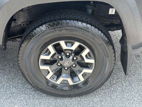 Used 2020 Toyota Tacoma TRD Off-Road AWD/4WD image 19
