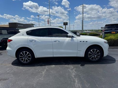 Used 2020 Maserati Levante GranLusso AWD/4WD image 2