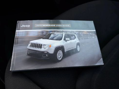 Used 2019 Jeep Renegade Latitude w/ Safety & Security Group II FWD image 31