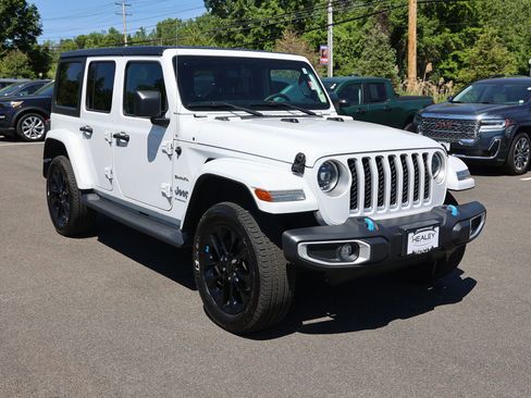 Used 2023 Jeep Wrangler Unlimited Sahara AWD/4WD image 1
