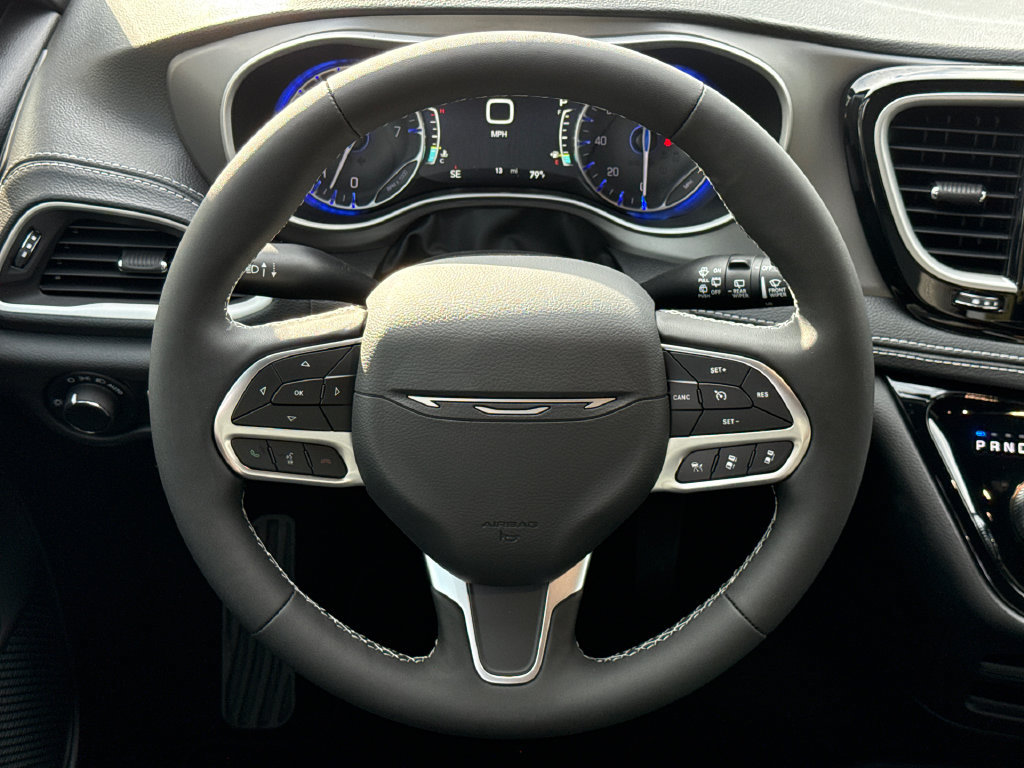 New 2027 Chrysler Pacifica Select FWD image 14