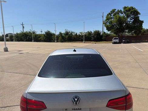 Used 2016 Volkswagen Jetta GLI SEL FWD image 4