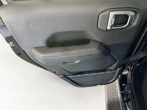 Used 2023 Jeep Wrangler Sahara image 25