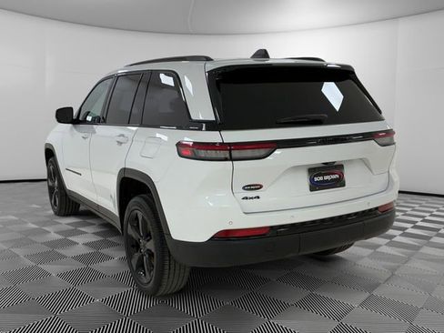 Used 2023 Jeep Grand Cherokee Altitude AWD/4WD image 3