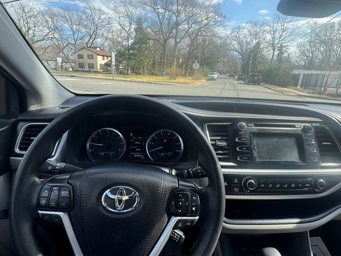 Used 2019 Toyota Highlander LE FWD image 21