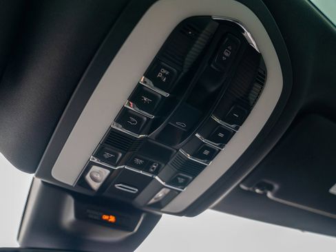 Certified 2023 Porsche Macan Turbo image 21