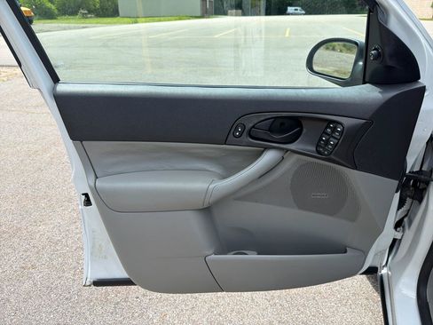 Used 2007 Ford Focus S FWD image 13