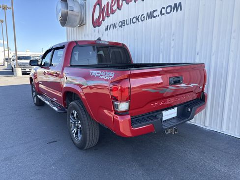 Used 2016 Toyota Tacoma TRD Sport image 9