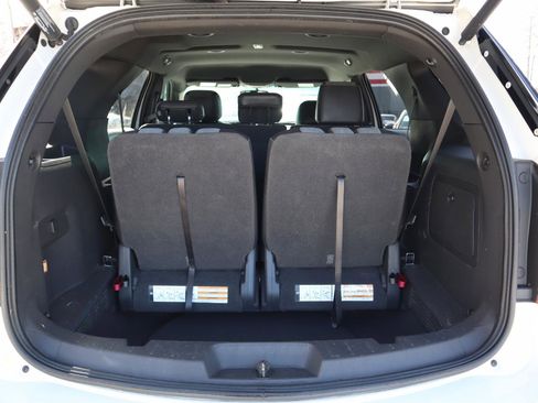 Used 2015 Ford Explorer XLT w/ Equipment Group 202B FWD image 6
