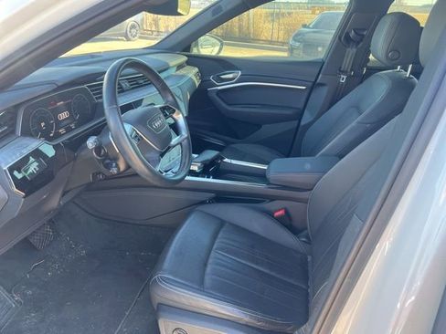 Used 2022 Audi e-tron Premium Plus w/ Premium Plus Package image 5
