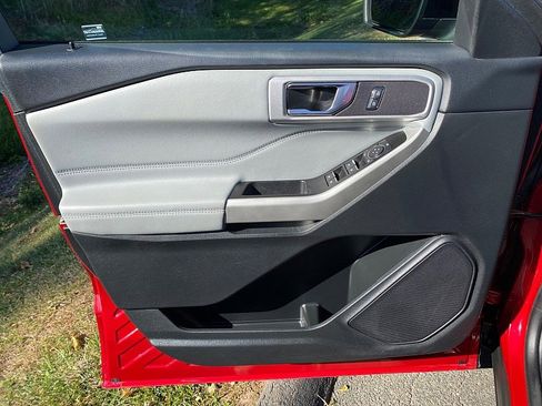 Certified 2022 Ford Explorer XLT w/ Equipment Group 202A image 28