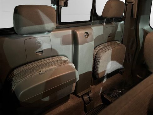 Used 2015 Nissan Frontier SV image 17