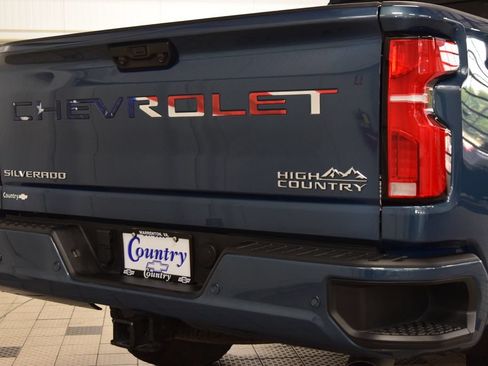 Used 2024 Chevrolet Silverado 2500 High Country w/ High Country Premium Package AWD/4WD image 23