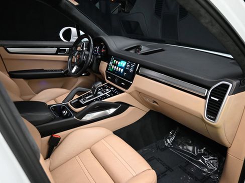 Used 2019 Porsche Cayenne Turbo w/ Premium Plus Package image 59