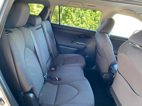 Used 2024 Toyota Highlander LE FWD image 69