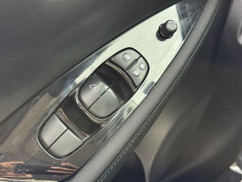 Used 2025 Nissan Leaf SV Plus image 16