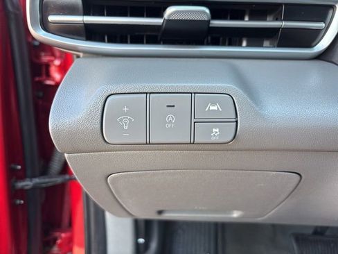 Used 2023 Hyundai Elantra SE FWD image 8