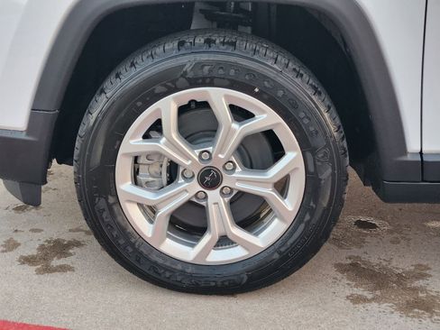 New 2026 Jeep Compass Latitude image 11