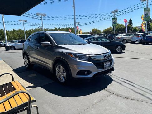 Used 2019 Honda HR-V EX image 2