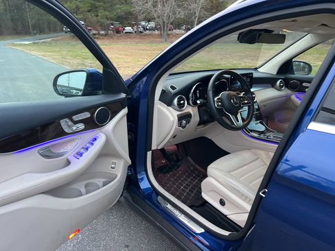 Used 2021 Mercedes-Benz GLC 300 4MATIC image 9