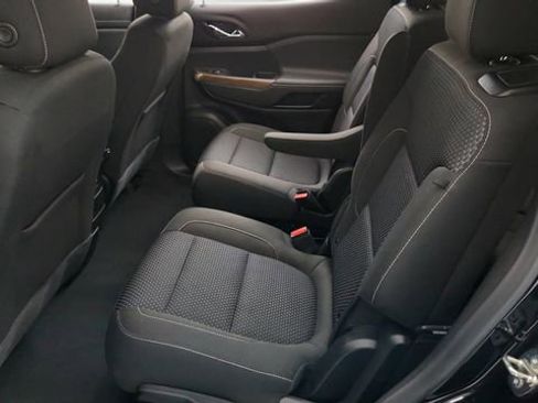 Used 2023 GMC Acadia SLE w/ Driver Convenience Package image 16