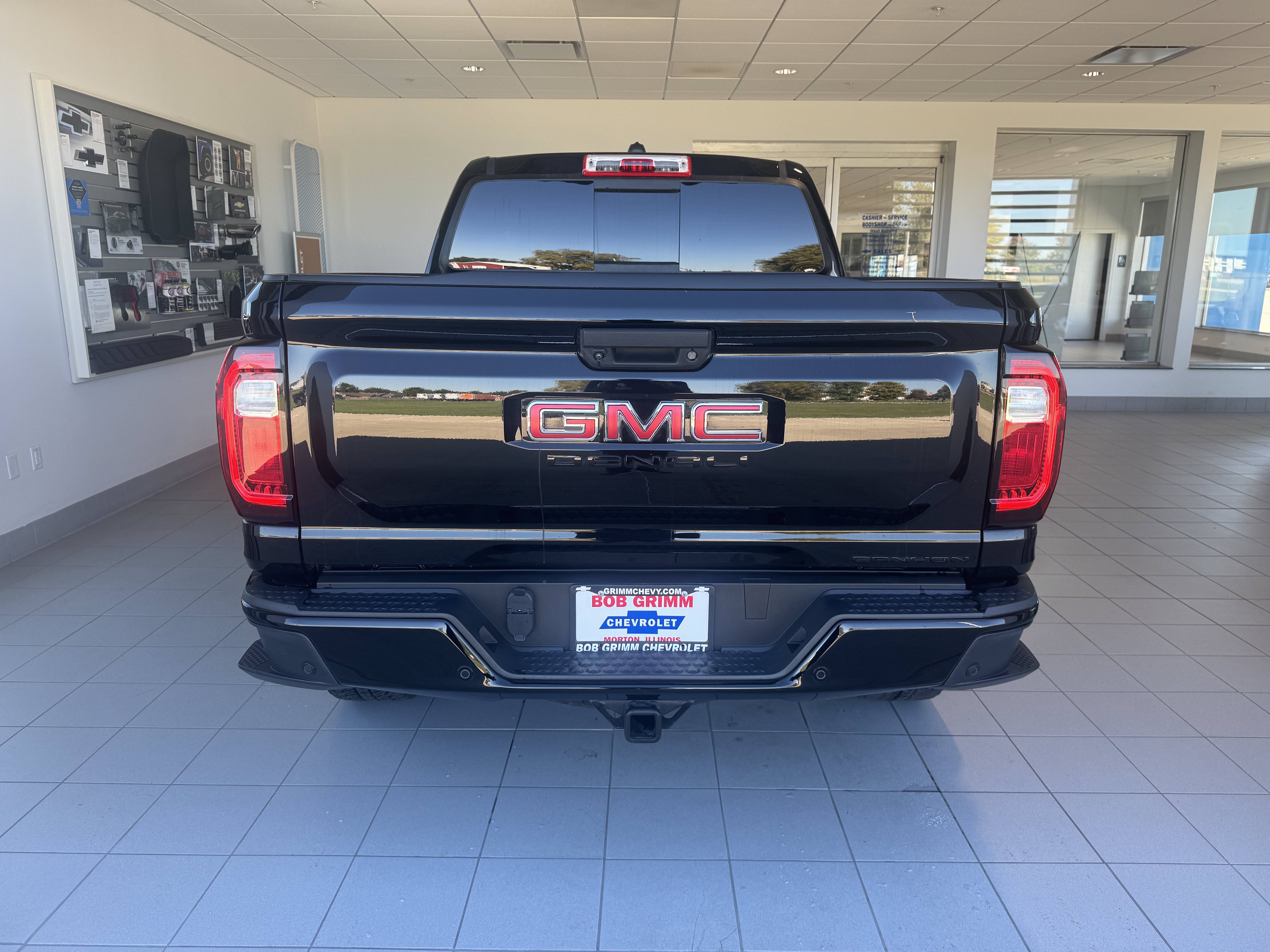 Used 2025 GMC Canyon Denali w/ LPO, Denali Black Edition AWD/4WD image 8
