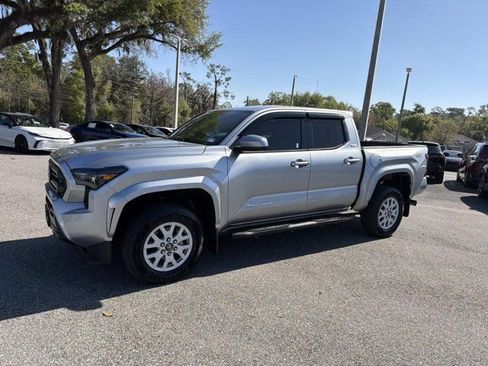Used 2025 Toyota Tacoma SR5 image 5
