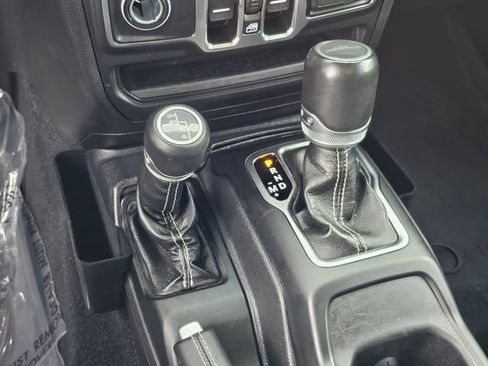 Used 2022 Jeep Gladiator Overland w/ Popular Equipment Package image 21