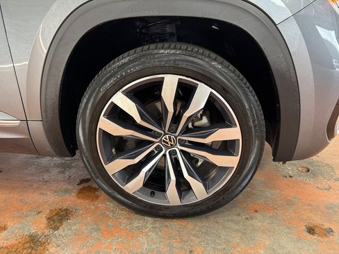 Used 2021 Volkswagen Atlas SEL R-Line image 8