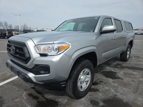 Used 2022 Toyota Tacoma SR image 2