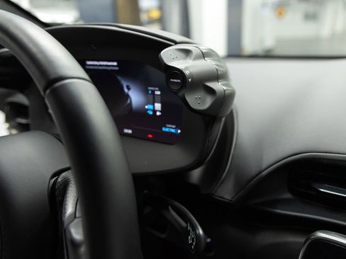 Used 2023 McLaren Artura image 39